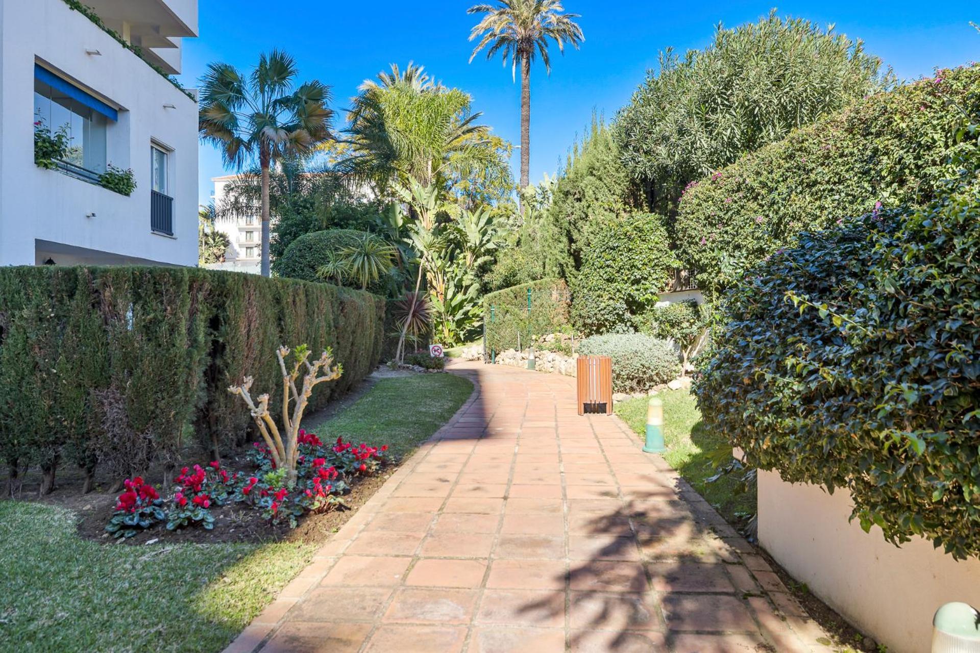 2 Bedroom Apartment In Medina Garden - Puerto Banus Marbella Exterior photo